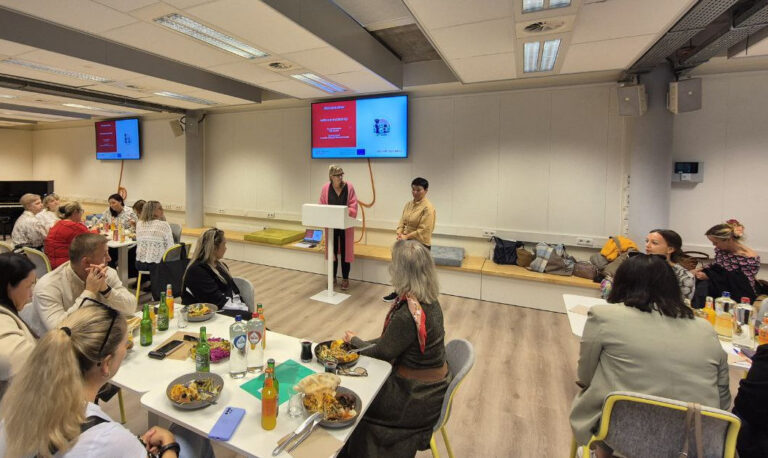 photo_5393298873377748366_y