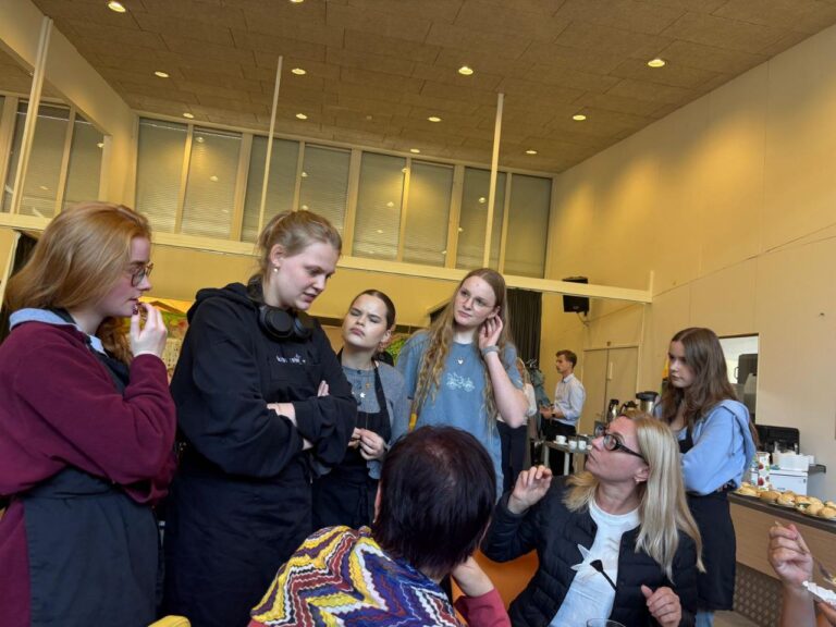 photo_5393502858554505677_y