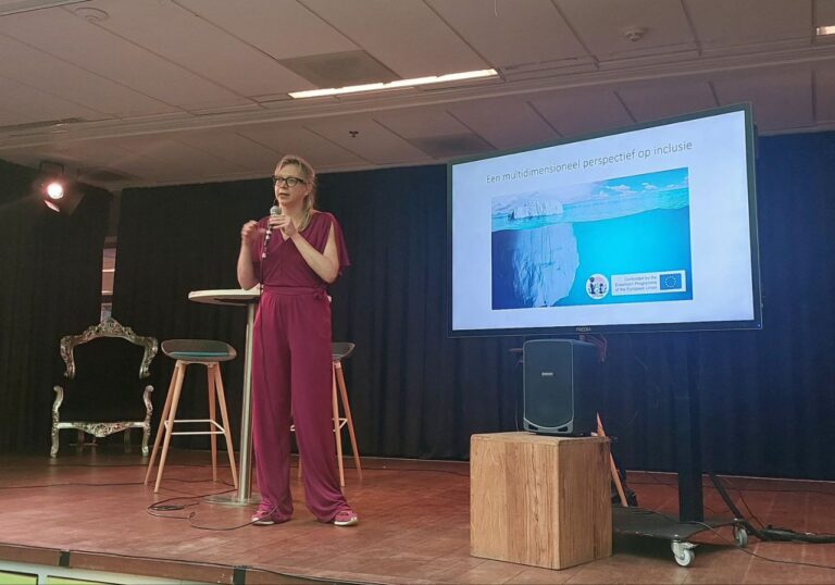 photo_5395467780322621019_y