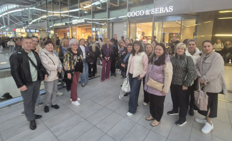 photo_5395467780322621083_y